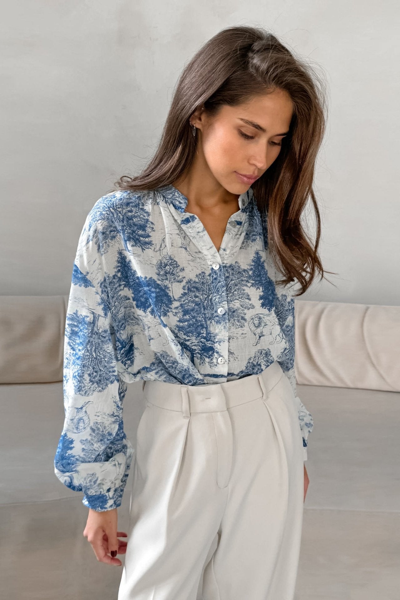 Elegante blouse met lange mouwen en grafische print en kraag 