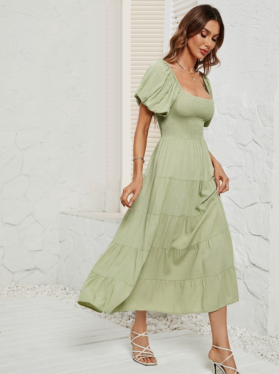 Groene maxi-jurk met hoge taille en vierkante hals en bubbelmouwen 