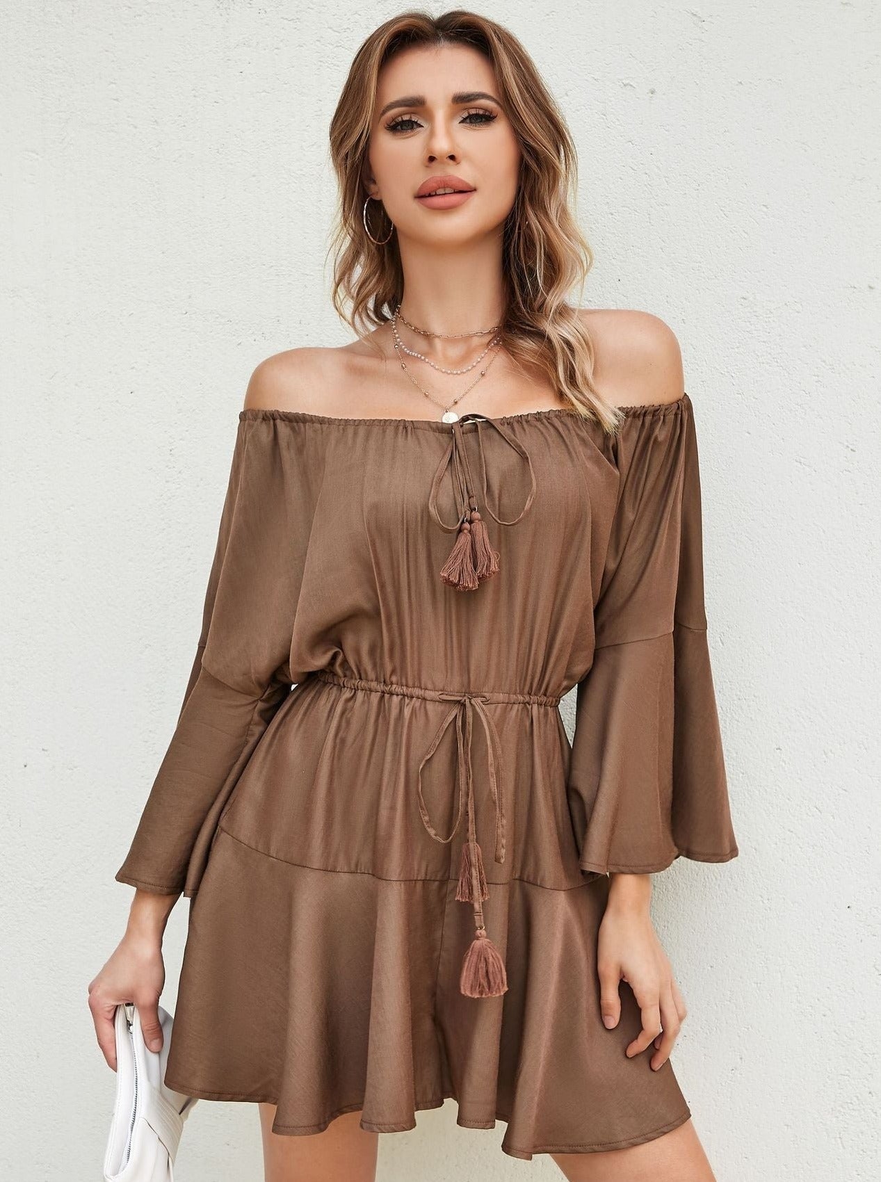 Boho-stijl Verstelbare schouder Bell Sleeve Trekkoord Taille Mini-jurk 