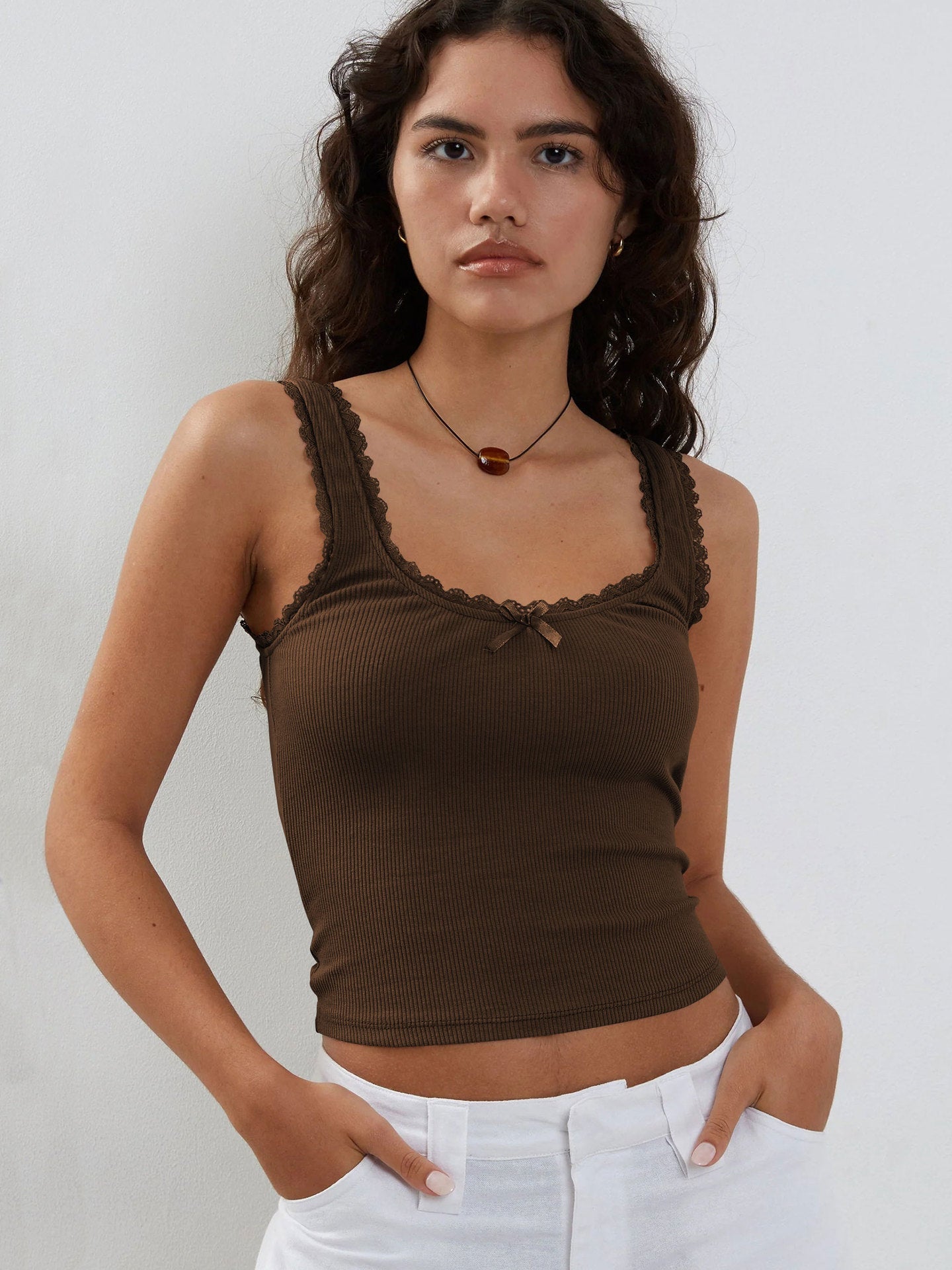 Bruine Tank Kant Mouwloze Crop Top 